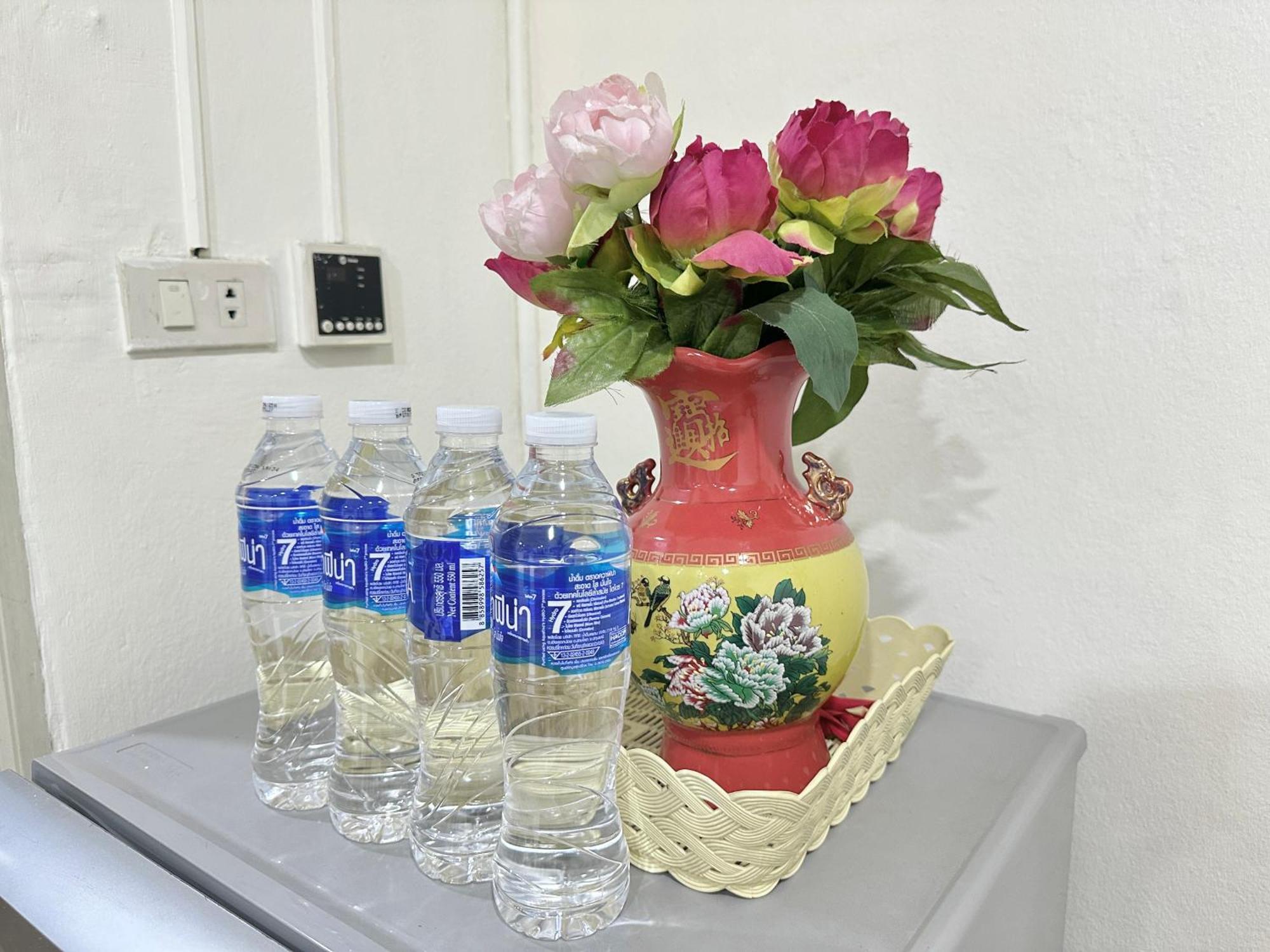 Longzhu Guesthouse Bangkok Luaran gambar