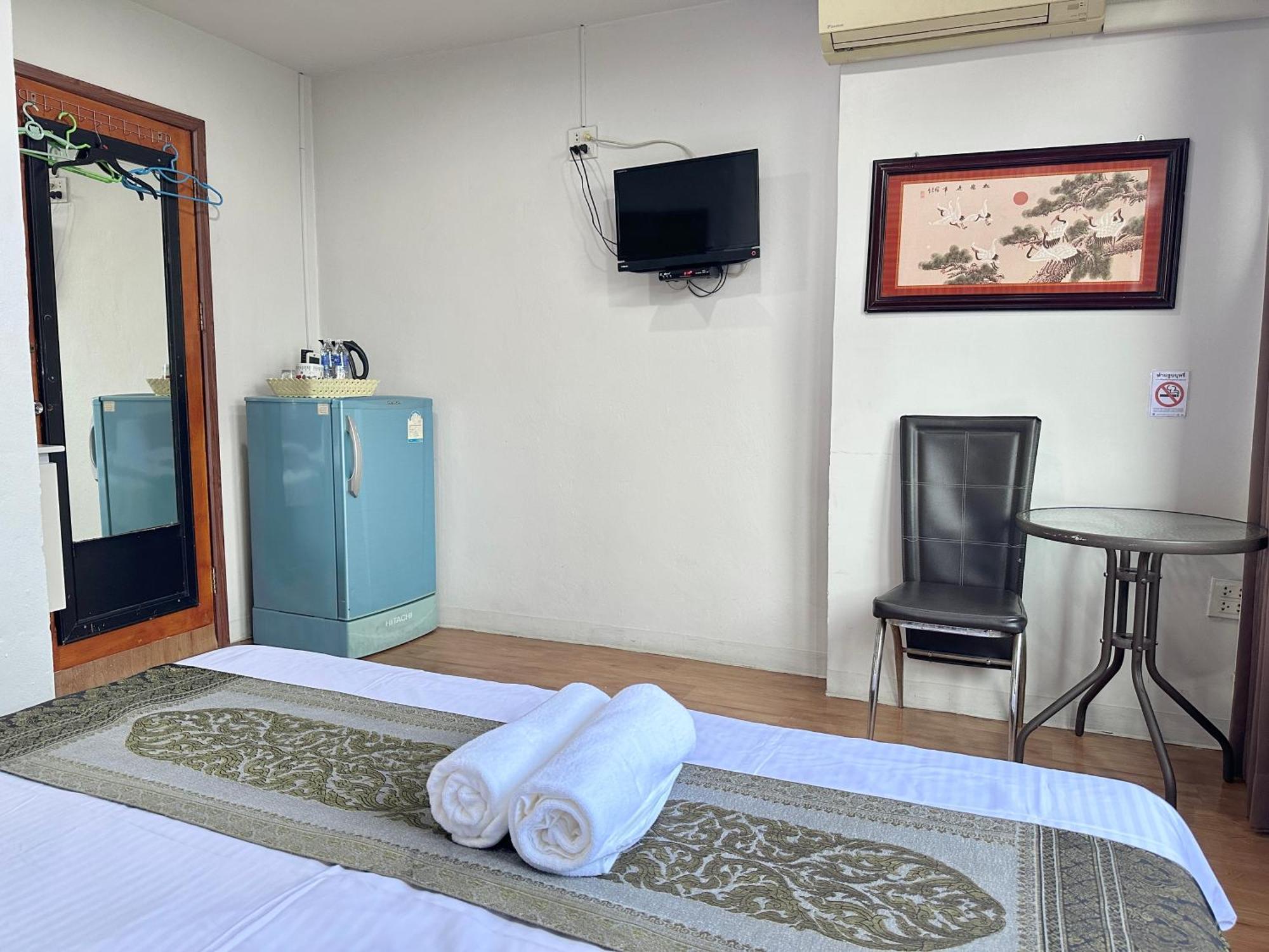 Longzhu Guesthouse Bangkok Luaran gambar