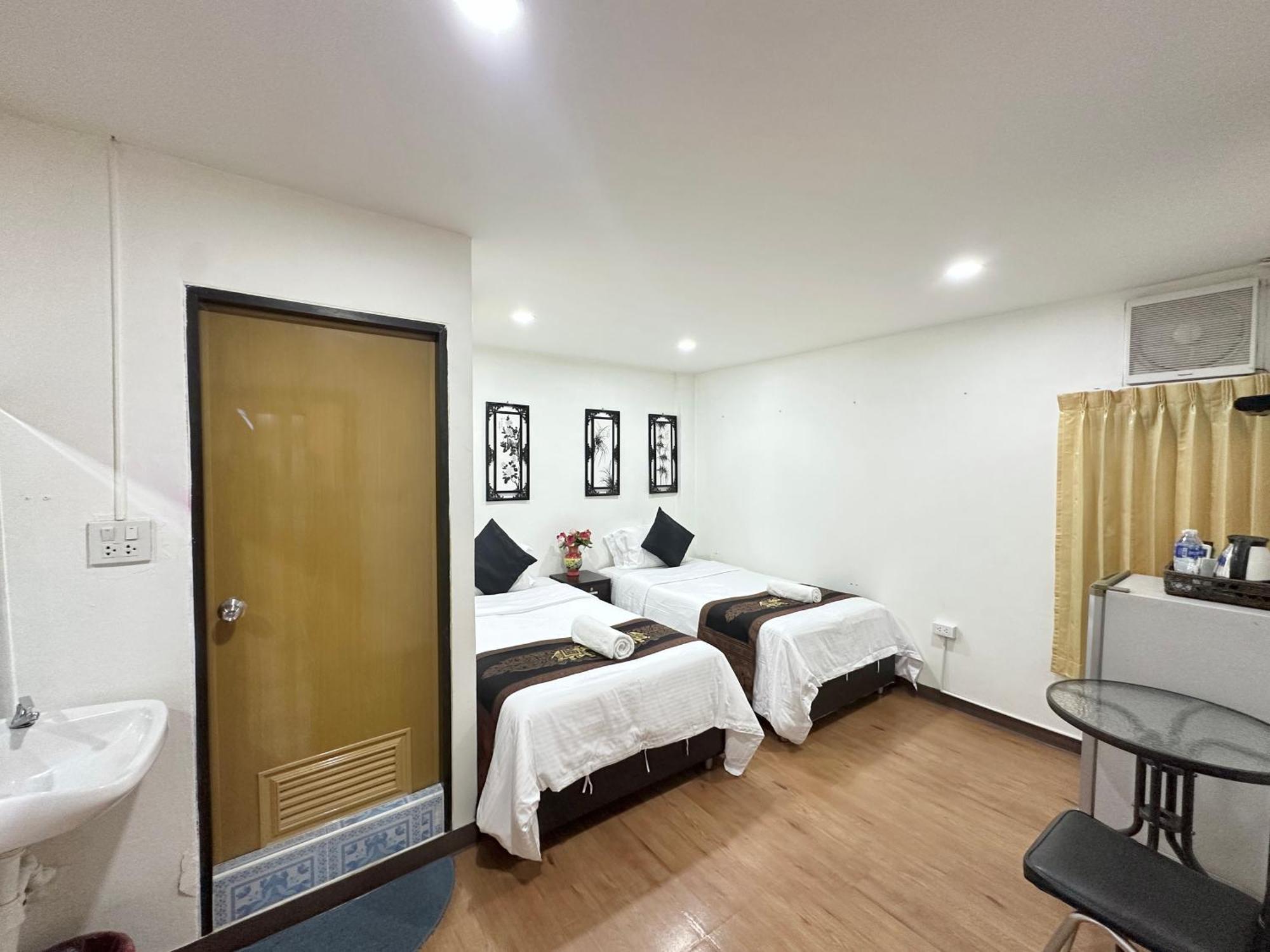 Longzhu Guesthouse Bangkok Luaran gambar