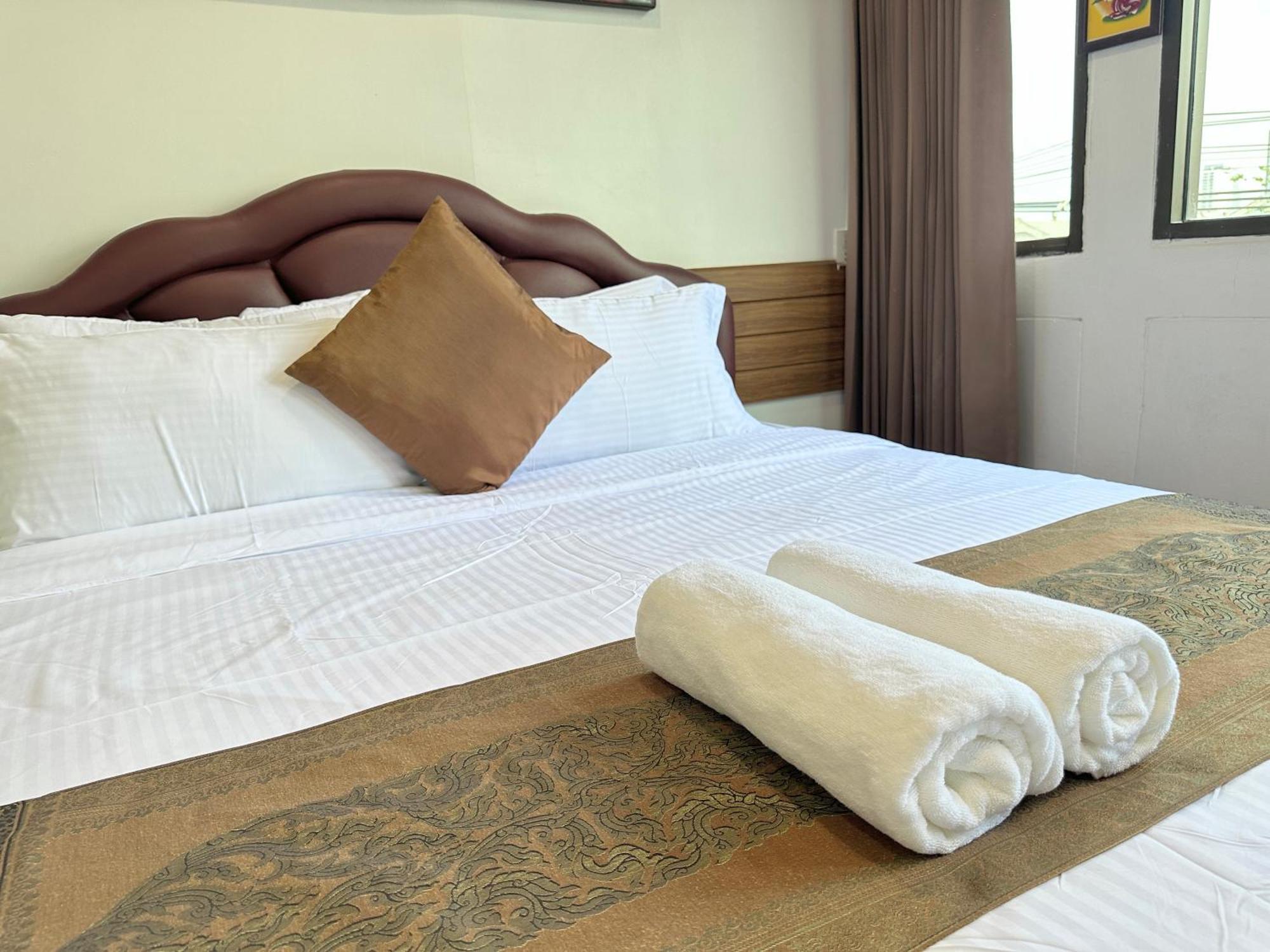 Longzhu Guesthouse Bangkok Luaran gambar