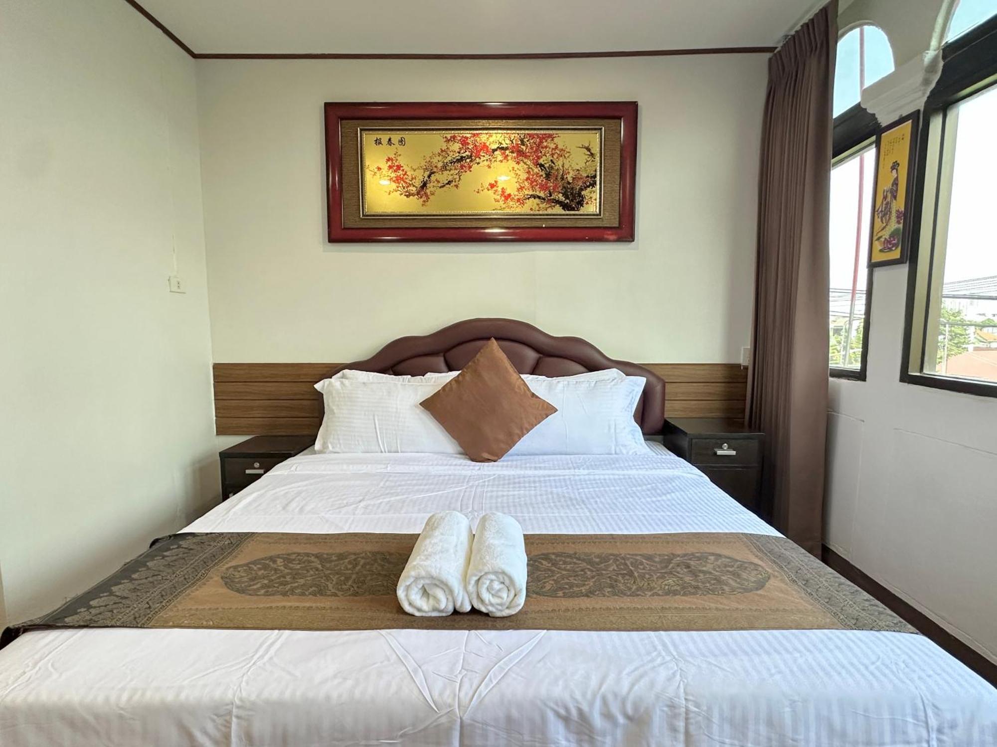 Longzhu Guesthouse Bangkok Luaran gambar