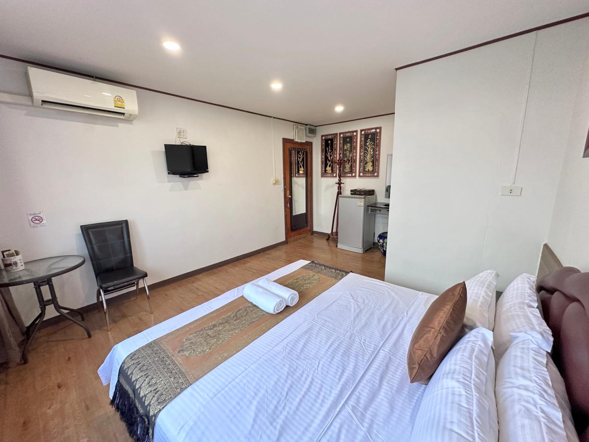 Longzhu Guesthouse Bangkok Luaran gambar